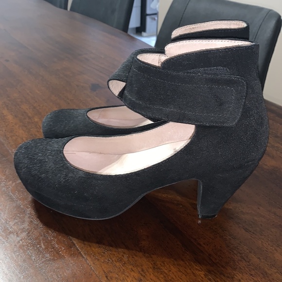 Black heels - Picture 2 of 3